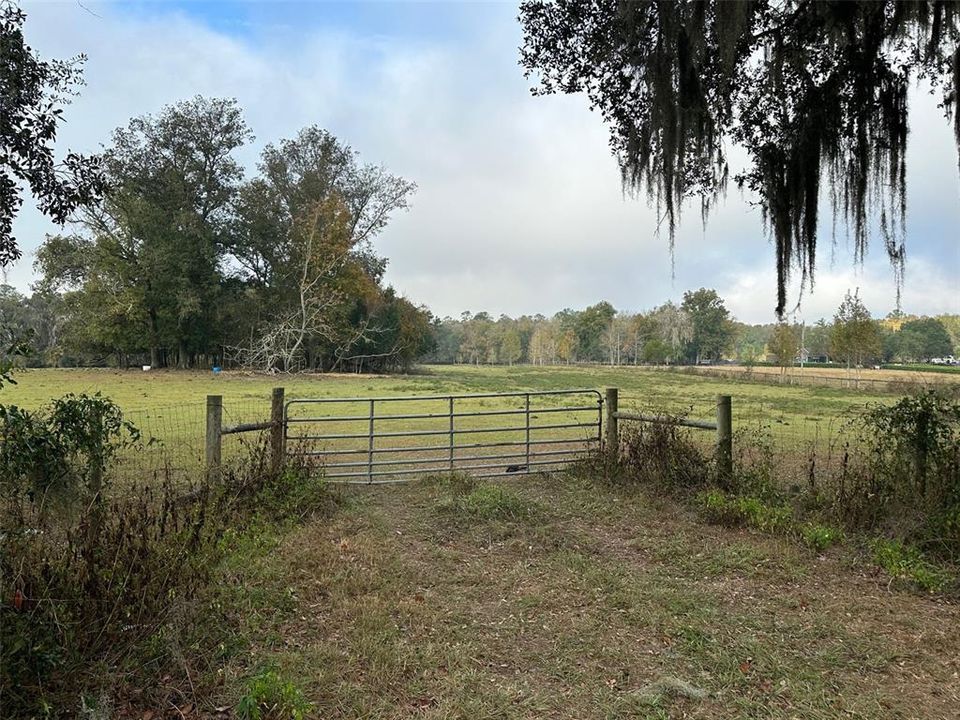 En Venta: $2,356,062 (98.60 acres)