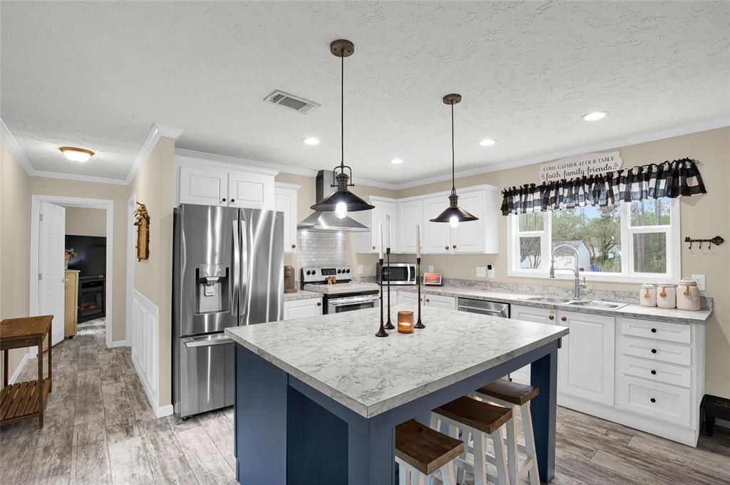 For Sale: $224,900 (3 beds, 2 baths, 1216 Square Feet)