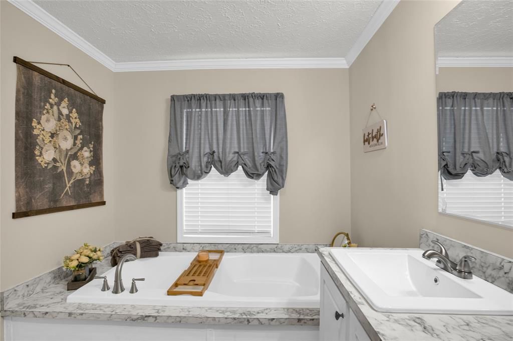 For Sale: $224,900 (3 beds, 2 baths, 1216 Square Feet)