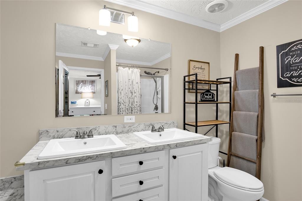 For Sale: $224,900 (3 beds, 2 baths, 1216 Square Feet)