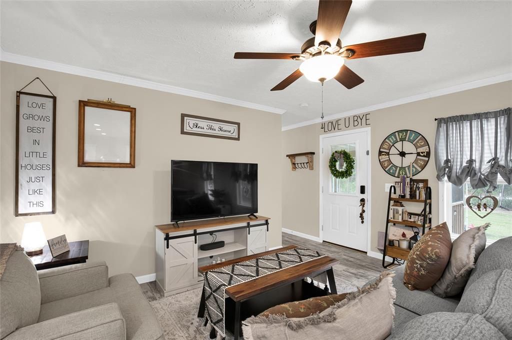 For Sale: $224,900 (3 beds, 2 baths, 1216 Square Feet)