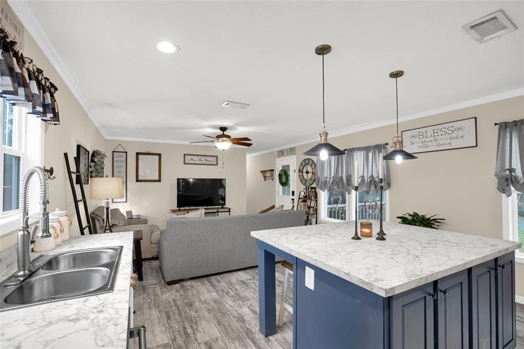 For Sale: $224,900 (3 beds, 2 baths, 1216 Square Feet)