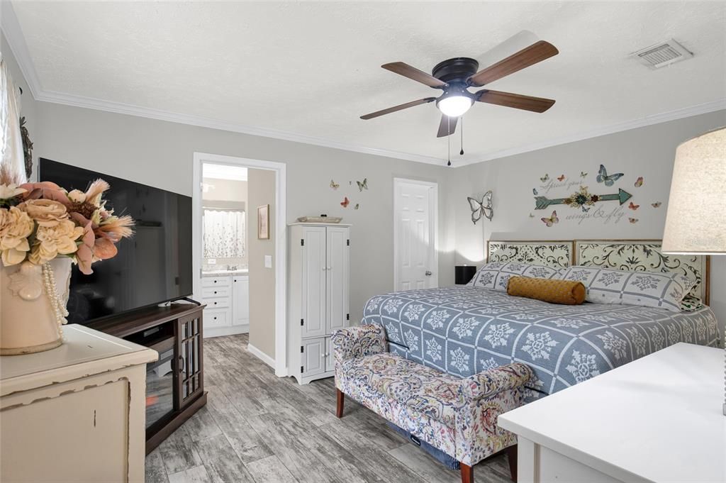 For Sale: $224,900 (3 beds, 2 baths, 1216 Square Feet)