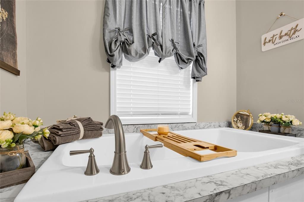 For Sale: $224,900 (3 beds, 2 baths, 1216 Square Feet)