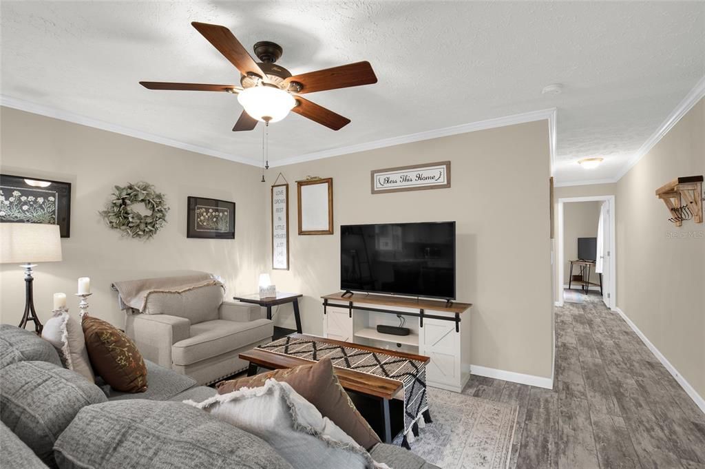 For Sale: $224,900 (3 beds, 2 baths, 1216 Square Feet)