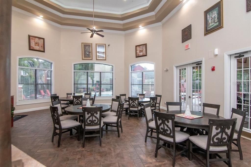 En Venta: $425,000 (4 camas, 3 baños, 1670 Pies cuadrados)