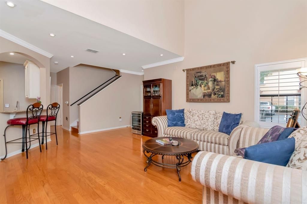 En Venta: $425,000 (4 camas, 3 baños, 1670 Pies cuadrados)