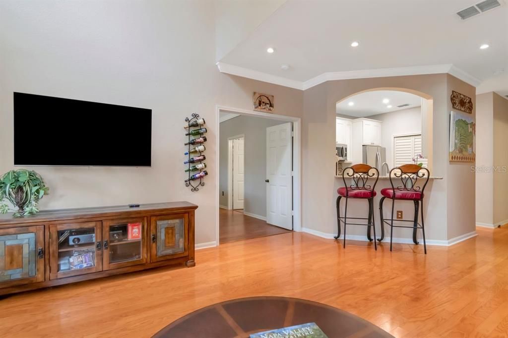 En Venta: $425,000 (4 camas, 3 baños, 1670 Pies cuadrados)