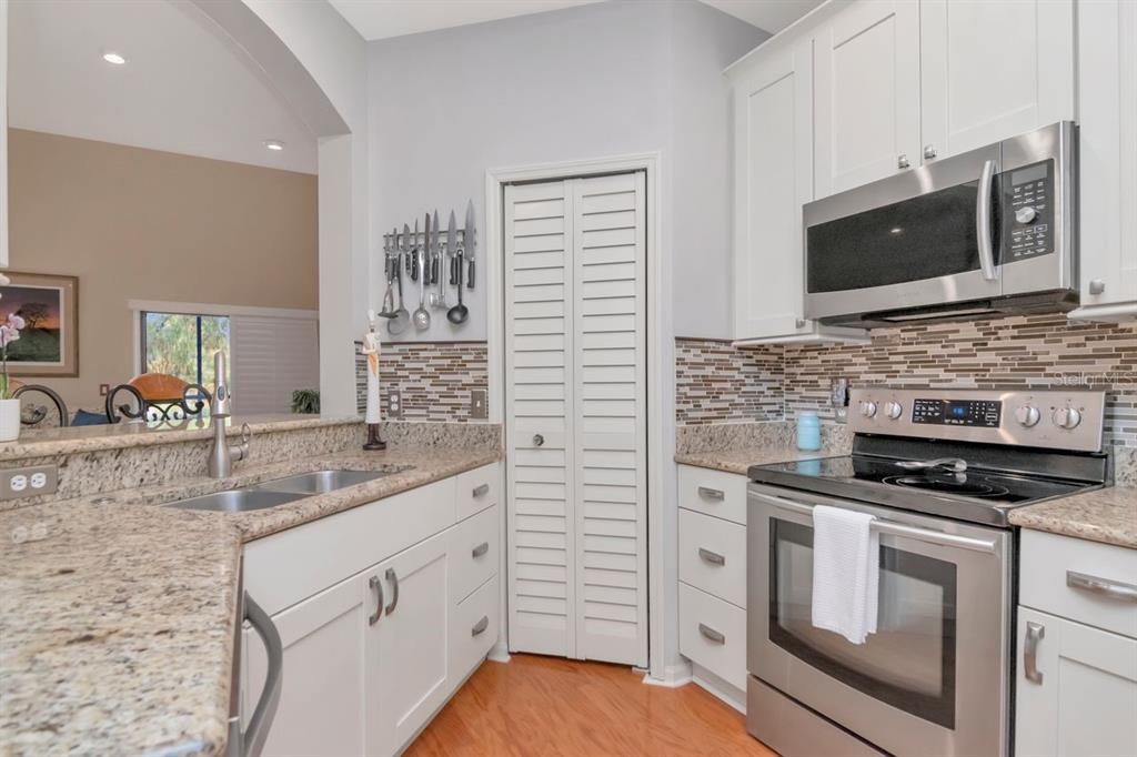 En Venta: $425,000 (4 camas, 3 baños, 1670 Pies cuadrados)