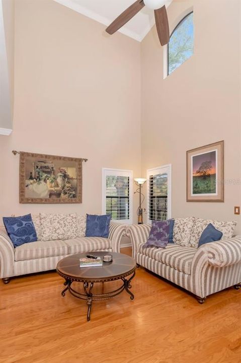 En Venta: $425,000 (4 camas, 3 baños, 1670 Pies cuadrados)