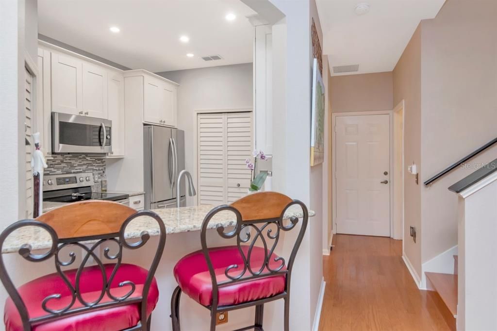 En Venta: $425,000 (4 camas, 3 baños, 1670 Pies cuadrados)