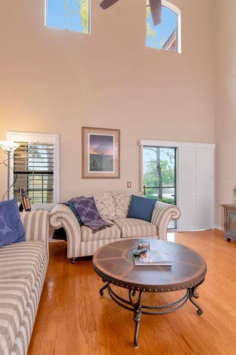 En Venta: $425,000 (4 camas, 3 baños, 1670 Pies cuadrados)