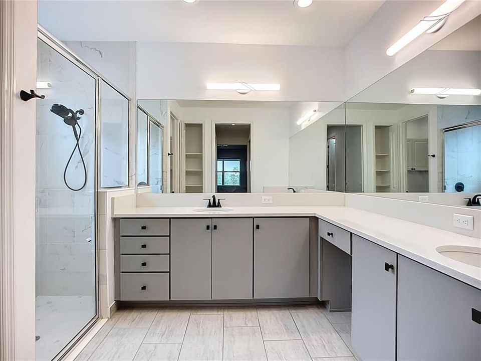 For Rent: $2,450 (2 beds, 2 baths, 1696 Square Feet)