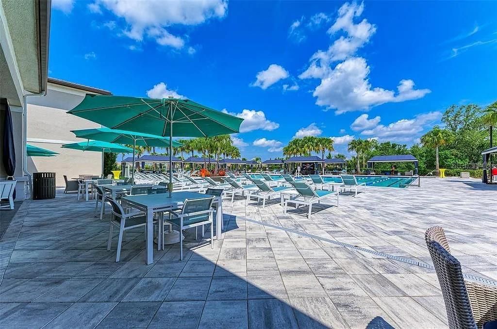 For Rent: $2,450 (2 beds, 2 baths, 1696 Square Feet)