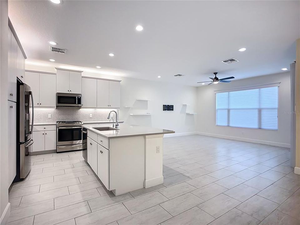 For Rent: $2,450 (2 beds, 2 baths, 1696 Square Feet)