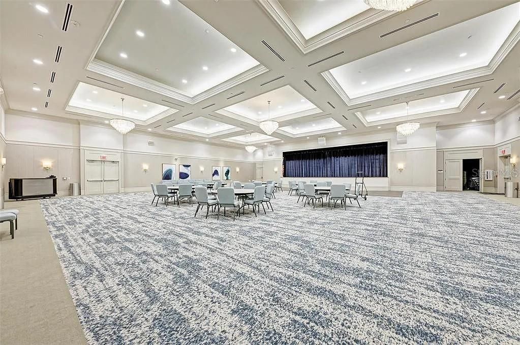 For Rent: $2,450 (2 beds, 2 baths, 1696 Square Feet)