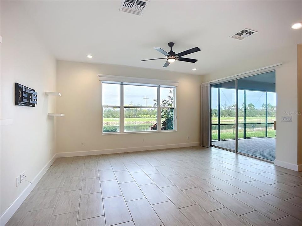 For Rent: $2,450 (2 beds, 2 baths, 1696 Square Feet)