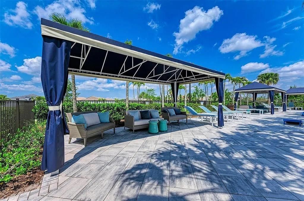 For Rent: $2,450 (2 beds, 2 baths, 1696 Square Feet)