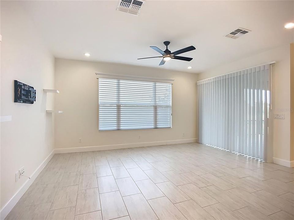 For Rent: $2,450 (2 beds, 2 baths, 1696 Square Feet)