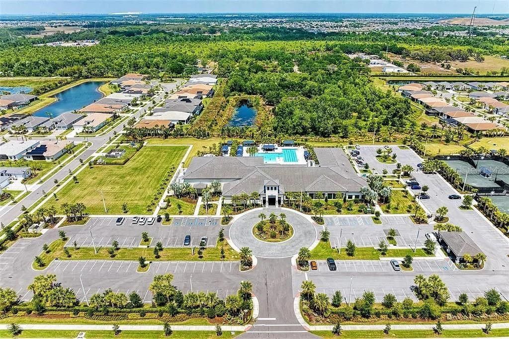 For Rent: $2,450 (2 beds, 2 baths, 1696 Square Feet)