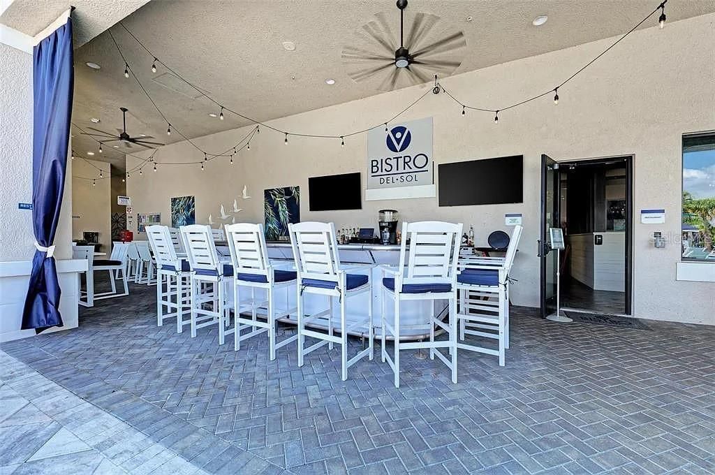 For Rent: $2,450 (2 beds, 2 baths, 1696 Square Feet)