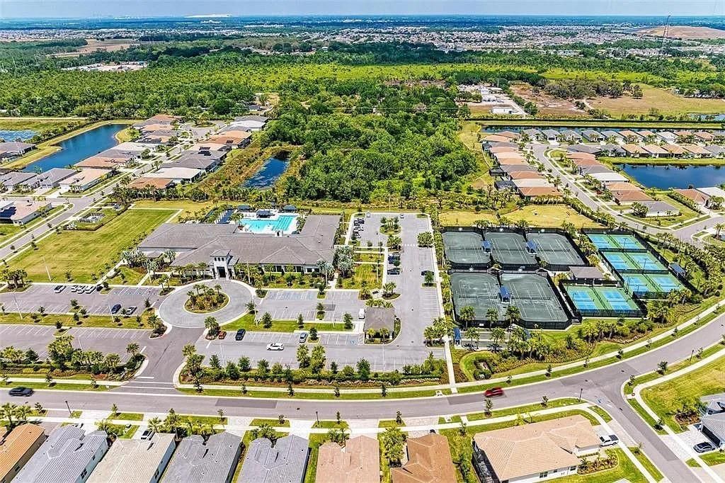 For Rent: $2,450 (2 beds, 2 baths, 1696 Square Feet)