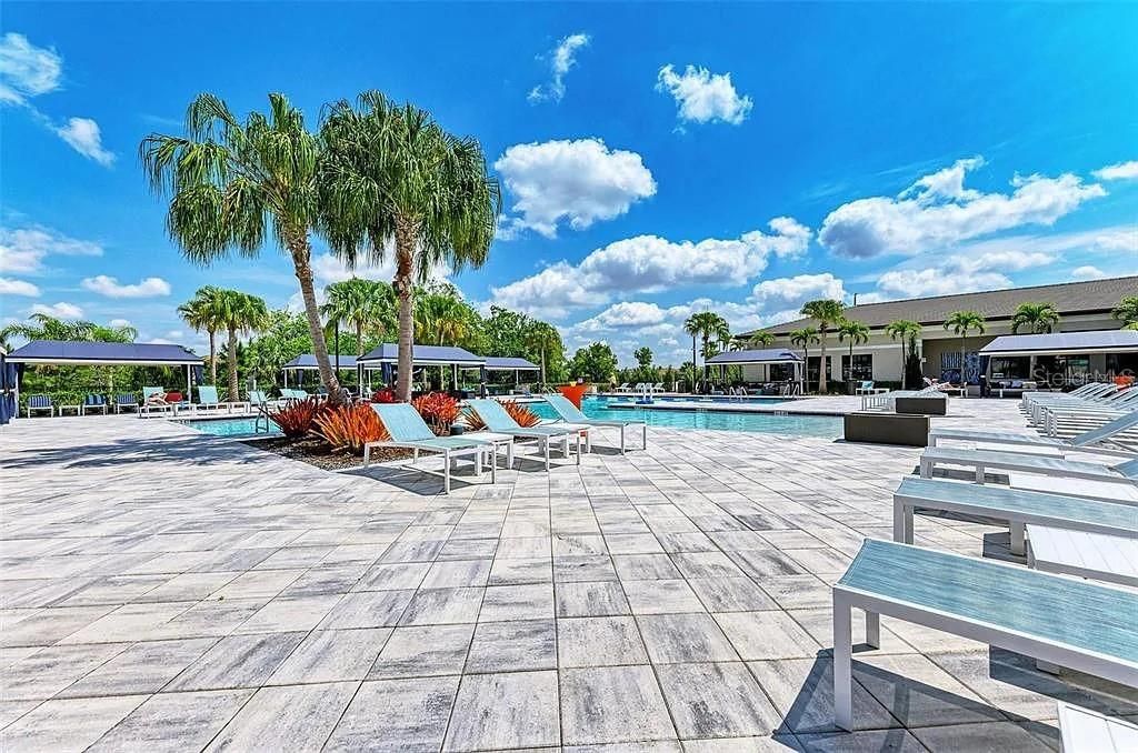 For Rent: $2,450 (2 beds, 2 baths, 1696 Square Feet)