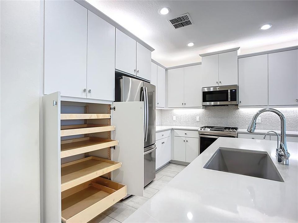 For Rent: $2,450 (2 beds, 2 baths, 1696 Square Feet)