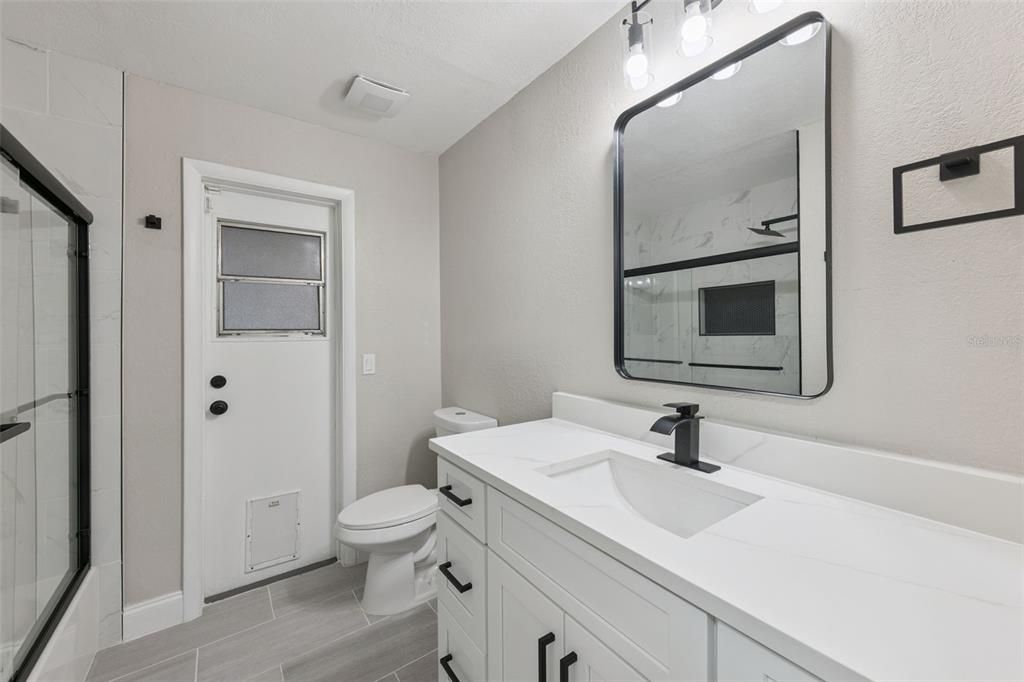 合同活跃: $2,975 (4 贝兹, 2 浴室, 1705 平方英尺)