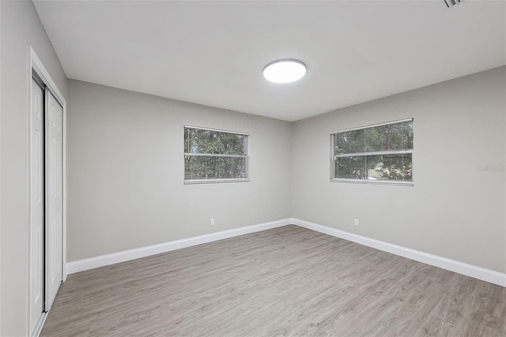 合同活跃: $2,975 (4 贝兹, 2 浴室, 1705 平方英尺)