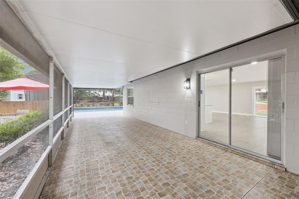 合同活跃: $2,975 (4 贝兹, 2 浴室, 1705 平方英尺)