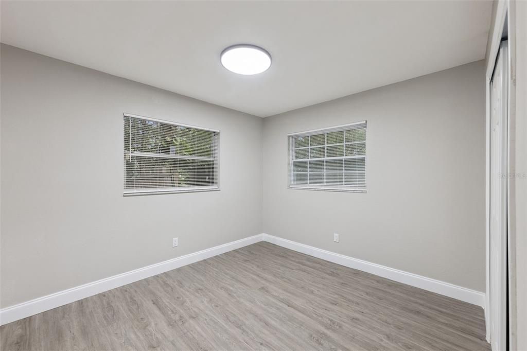 合同活跃: $2,975 (4 贝兹, 2 浴室, 1705 平方英尺)