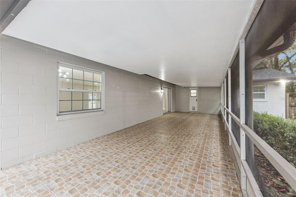 合同活跃: $2,975 (4 贝兹, 2 浴室, 1705 平方英尺)