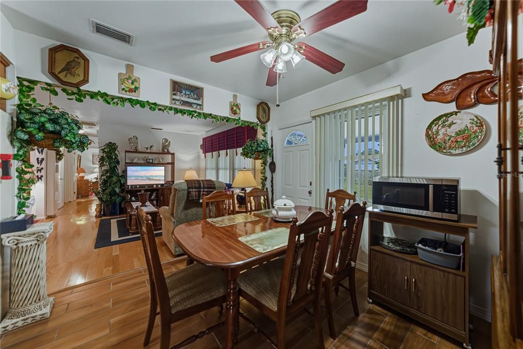 待售: $255,000 (2 贝兹, 2 浴室, 1458 平方英尺)