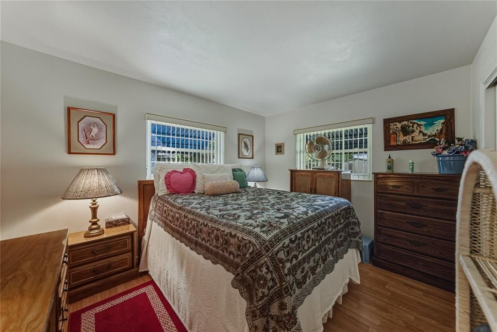 待售: $255,000 (2 贝兹, 2 浴室, 1458 平方英尺)