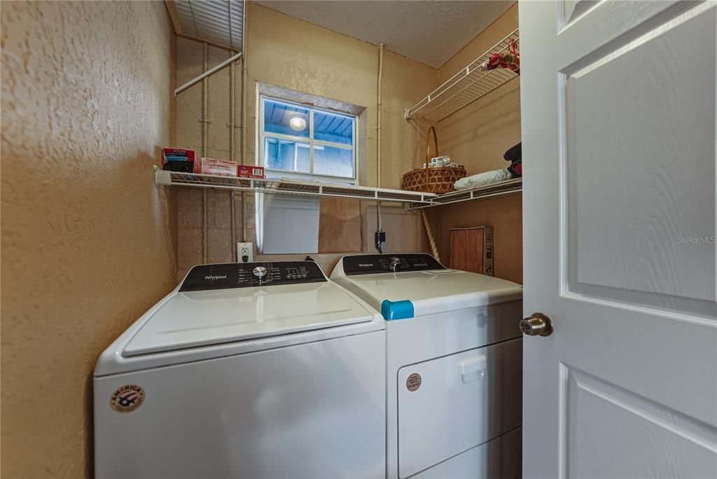 待售: $255,000 (2 贝兹, 2 浴室, 1458 平方英尺)