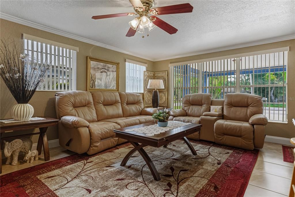 待售: $255,000 (2 贝兹, 2 浴室, 1458 平方英尺)