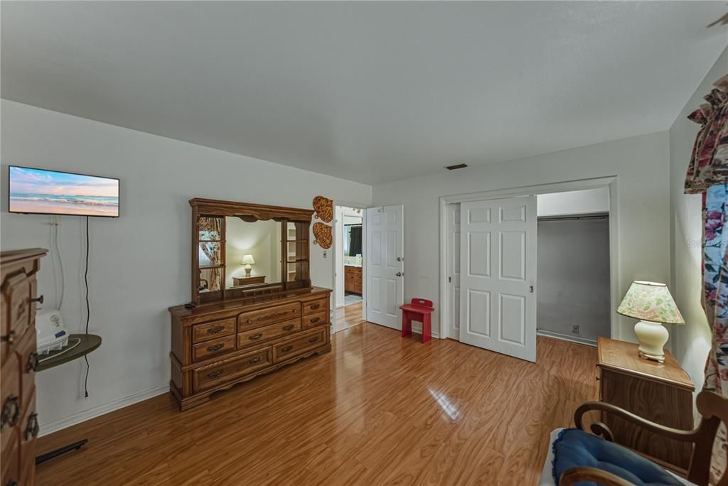 待售: $255,000 (2 贝兹, 2 浴室, 1458 平方英尺)