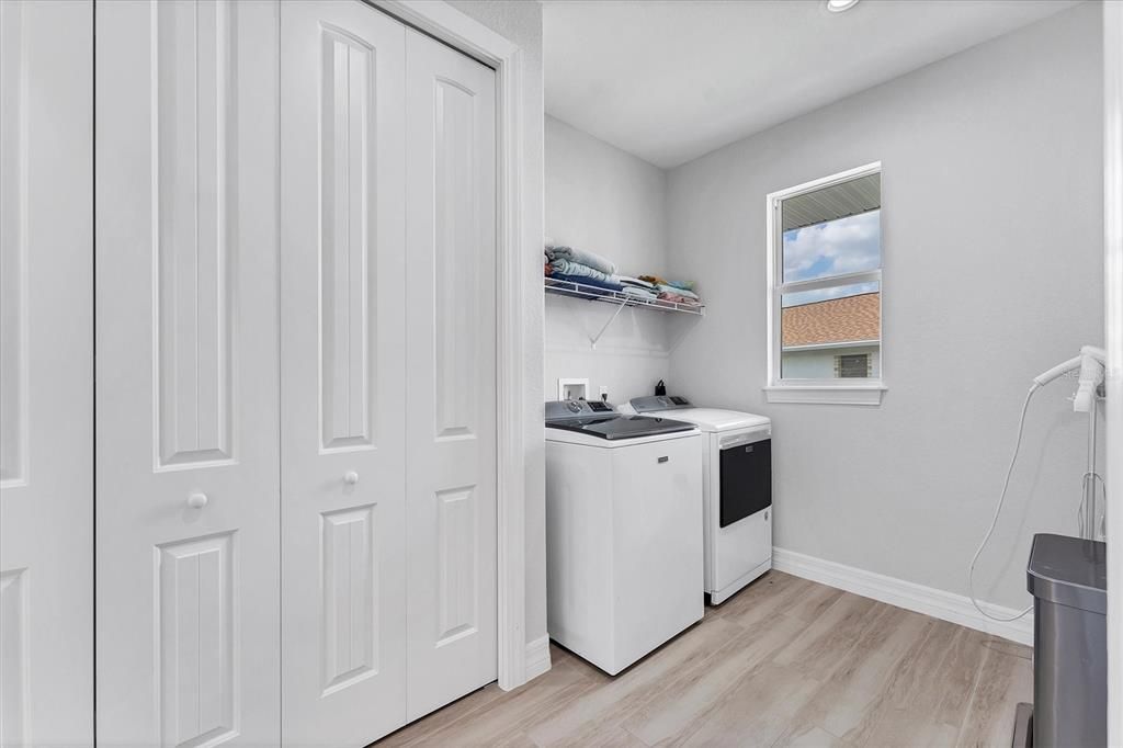 На продажу: $839,900 (3 спален, 2 ванн, 2114 Квадратных фут)