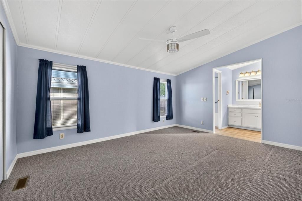 For Sale: $169,900 (2 beds, 2 baths, 1056 Square Feet)