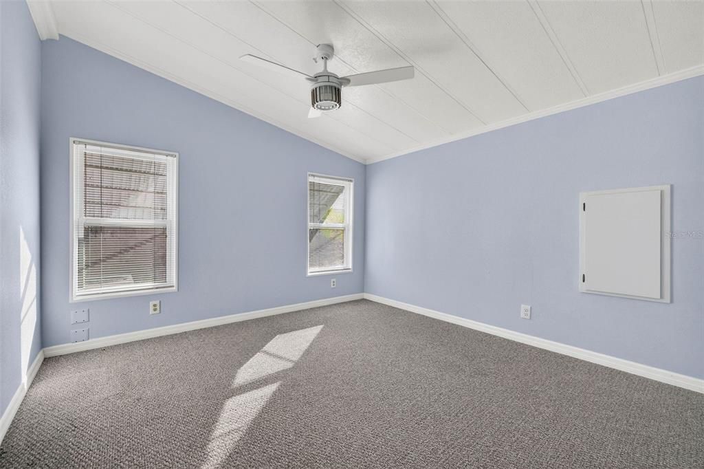 For Sale: $169,900 (2 beds, 2 baths, 1056 Square Feet)