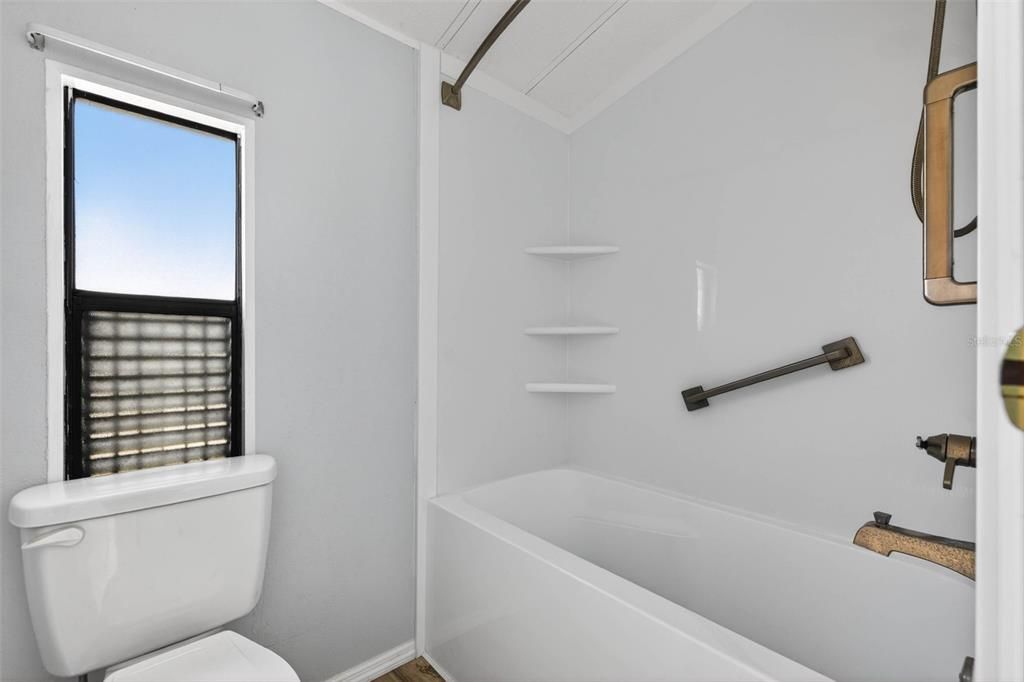 For Sale: $169,900 (2 beds, 2 baths, 1056 Square Feet)