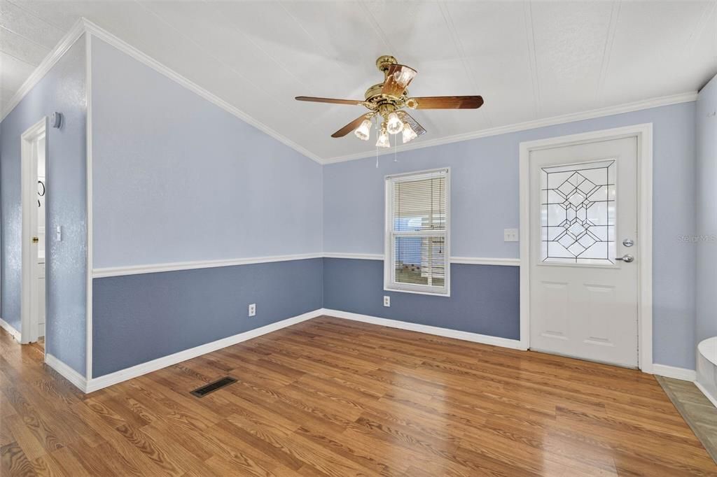 For Sale: $169,900 (2 beds, 2 baths, 1056 Square Feet)