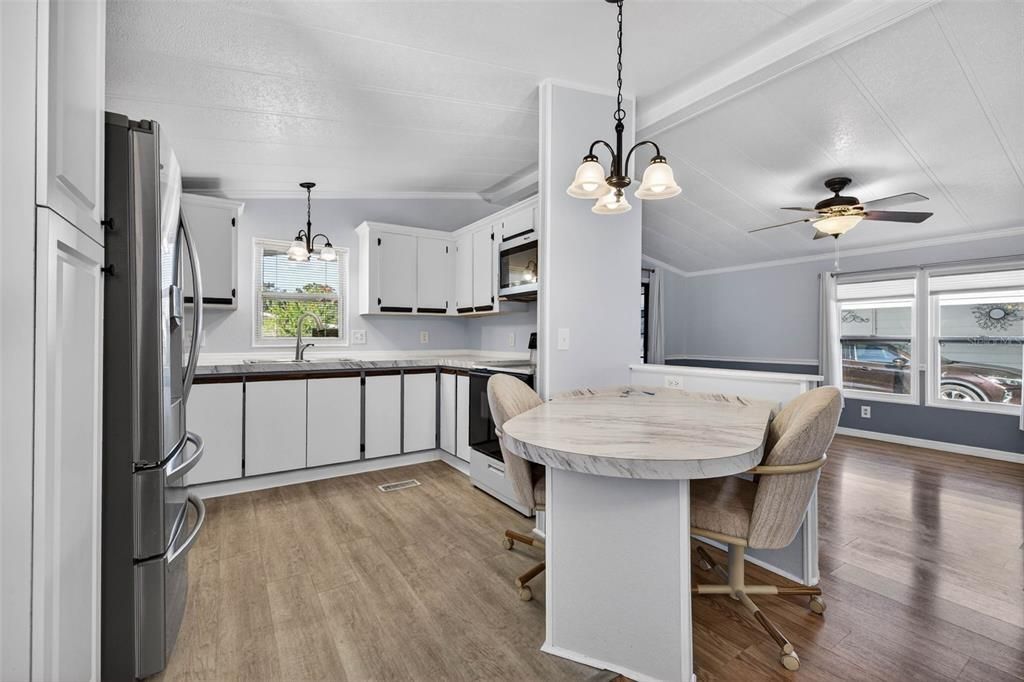 For Sale: $169,900 (2 beds, 2 baths, 1056 Square Feet)