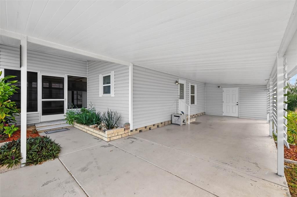 For Sale: $169,900 (2 beds, 2 baths, 1056 Square Feet)