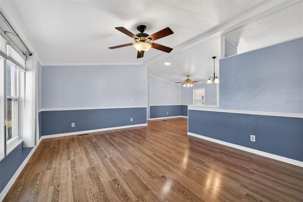 For Sale: $169,900 (2 beds, 2 baths, 1056 Square Feet)