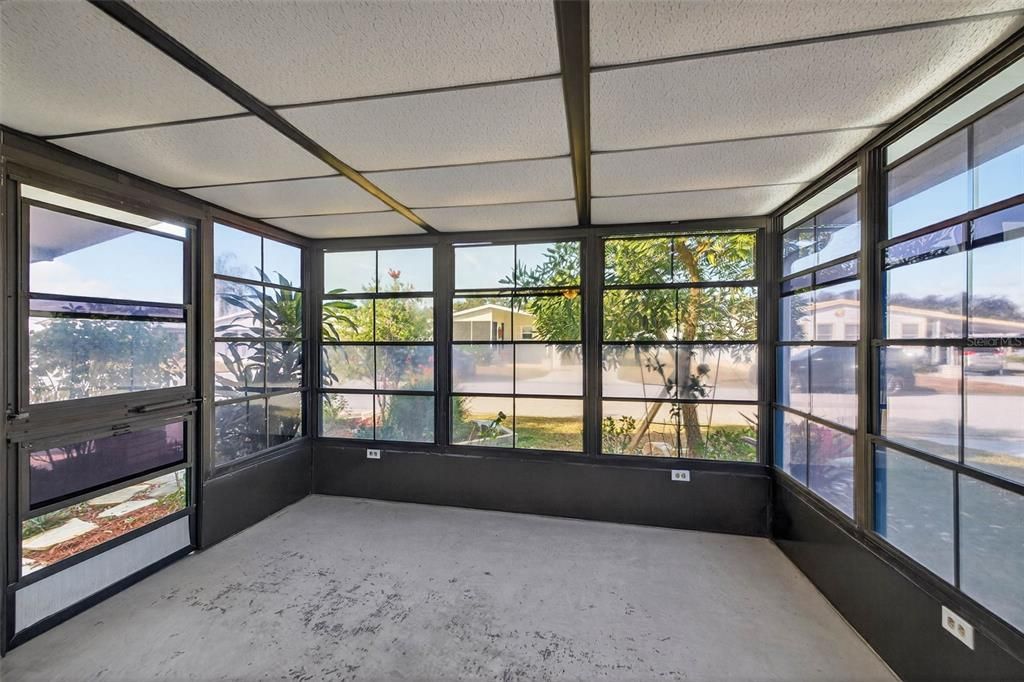 For Sale: $169,900 (2 beds, 2 baths, 1056 Square Feet)