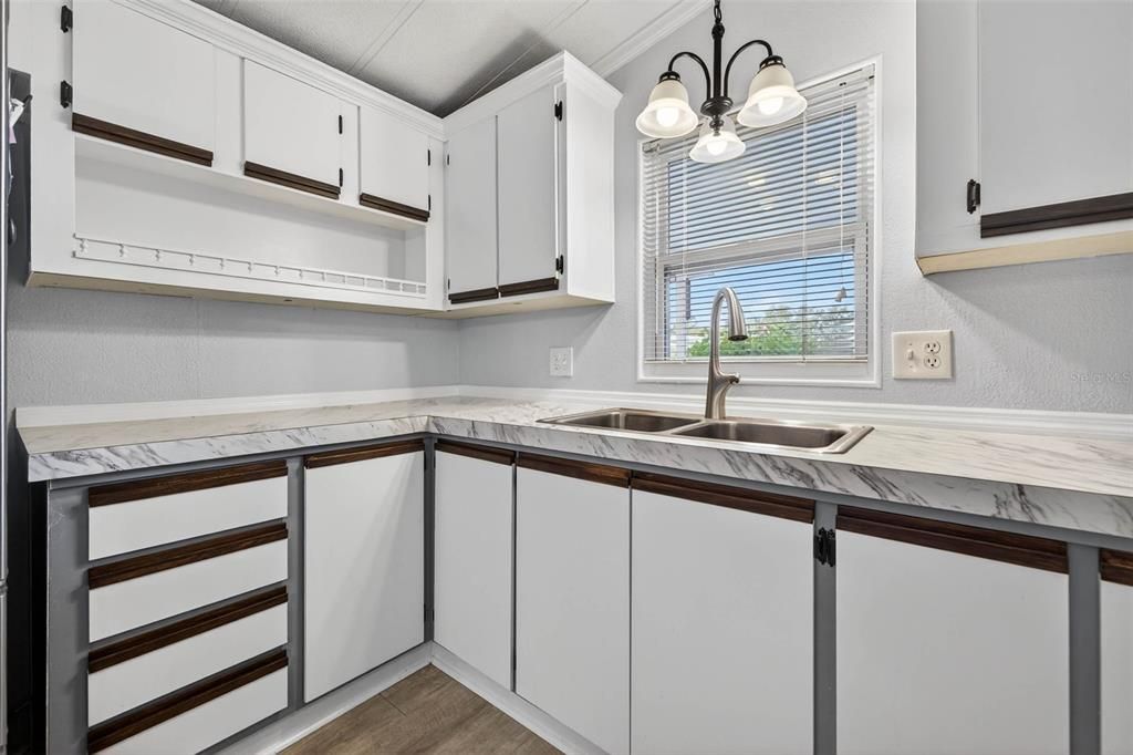 For Sale: $169,900 (2 beds, 2 baths, 1056 Square Feet)