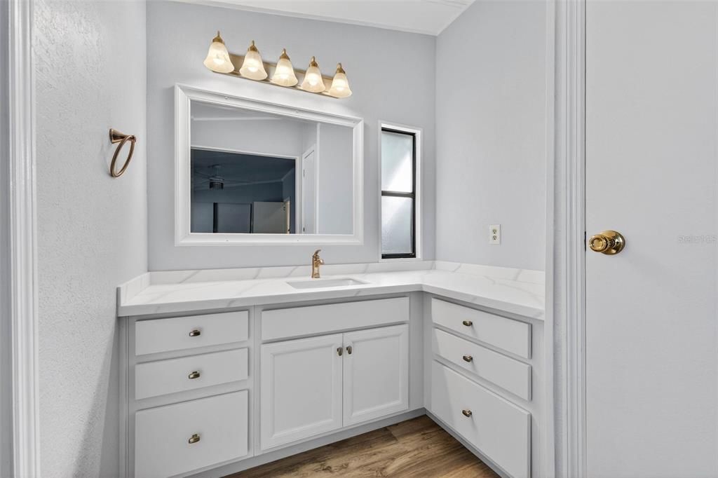 For Sale: $169,900 (2 beds, 2 baths, 1056 Square Feet)