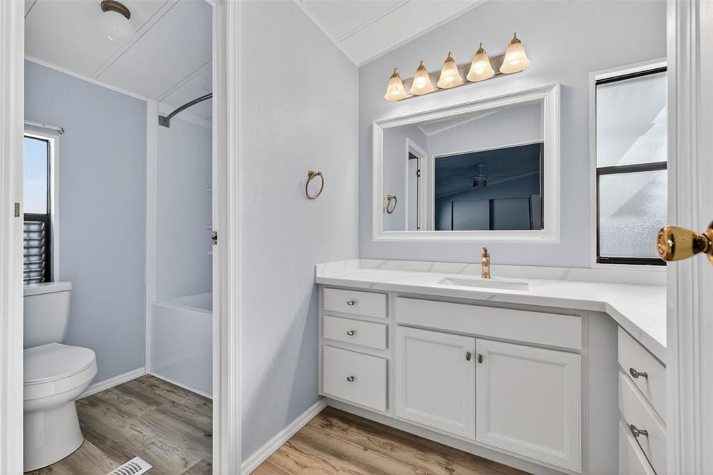 For Sale: $169,900 (2 beds, 2 baths, 1056 Square Feet)